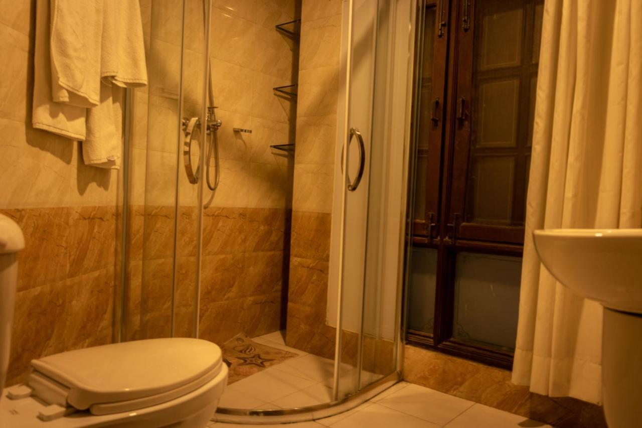Classic Serviced Apartments Jawlakhel Esterno foto